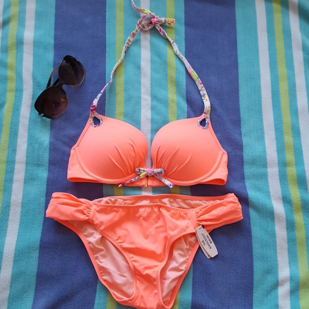 Coral Knockout padded bikini top